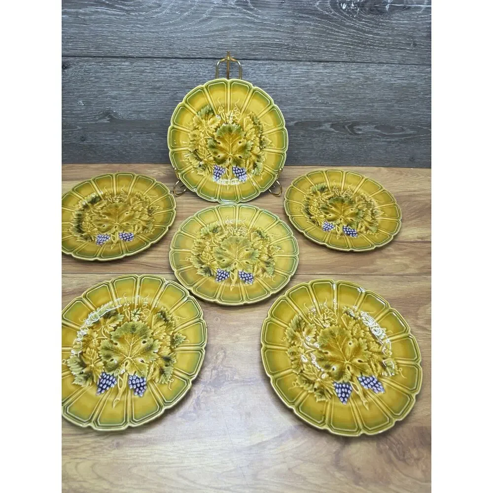 VTG PV France Majolica Green Grape Leaf Scalloped Plates 7-5/8